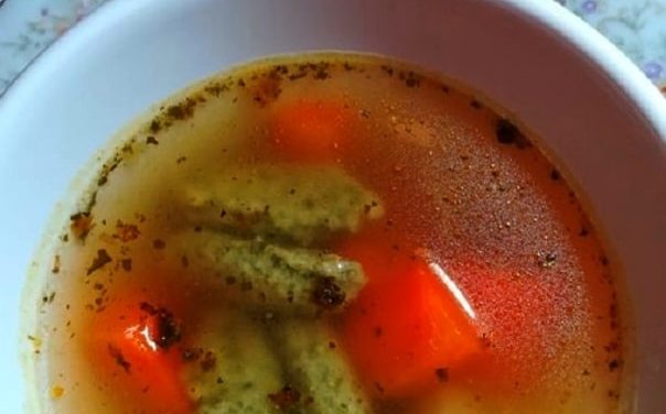 Májgaluska jellegű leves (glutén-, hús-, és tojásmentes, vegán)